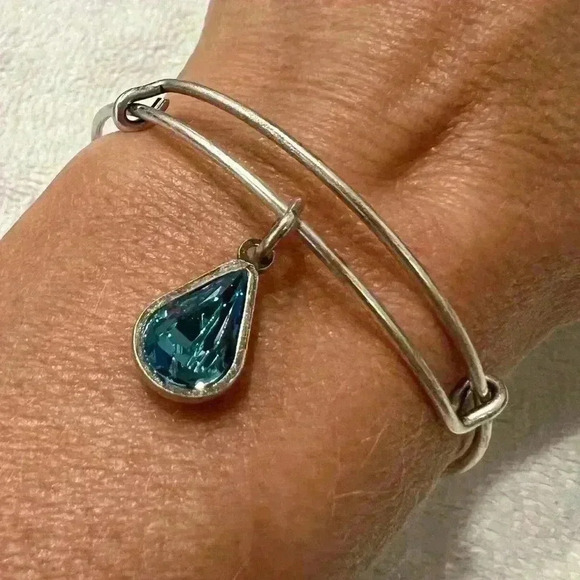 Alex and Ani Swarovski Crystal Emerald Teardrop Bangle Bracelet Birth Month May - Picture 4 of 5